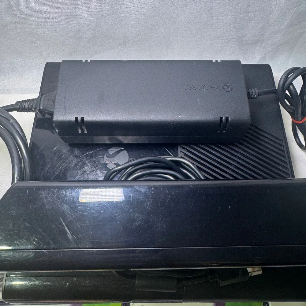 Microsoft Xbox 360 E Console Model 1538 Black Bundle Kinect 5 Games Controller